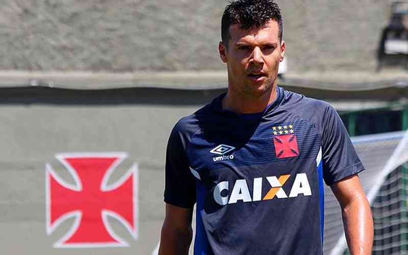 Meia ex-Vasco projeta decisão contra o Ituano: ‘Vitória até de meio a zero’