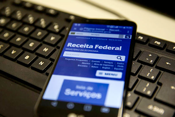 Prestadores de serviço agora podem emitir Nota Fiscal por aplicativo da Receita Federal