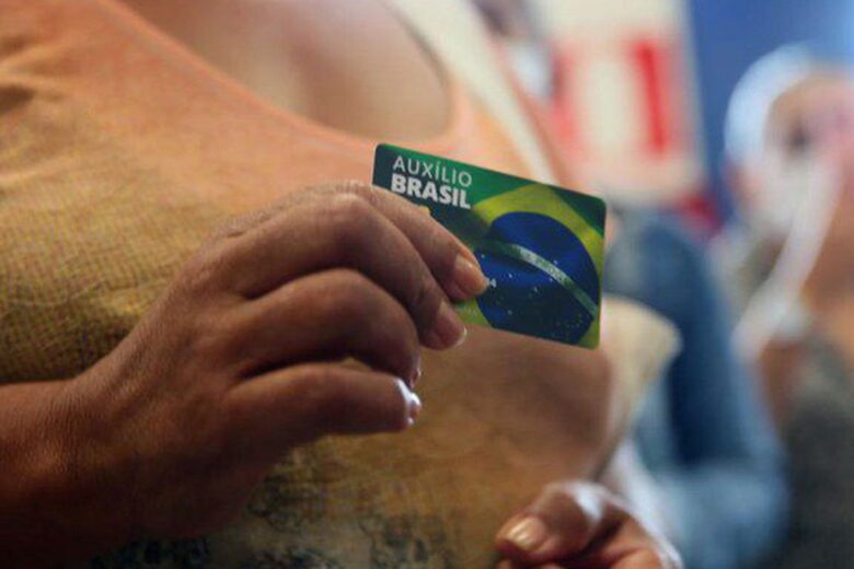 Divulgado calendário de pagamentos do Auxílio Brasil para 2023