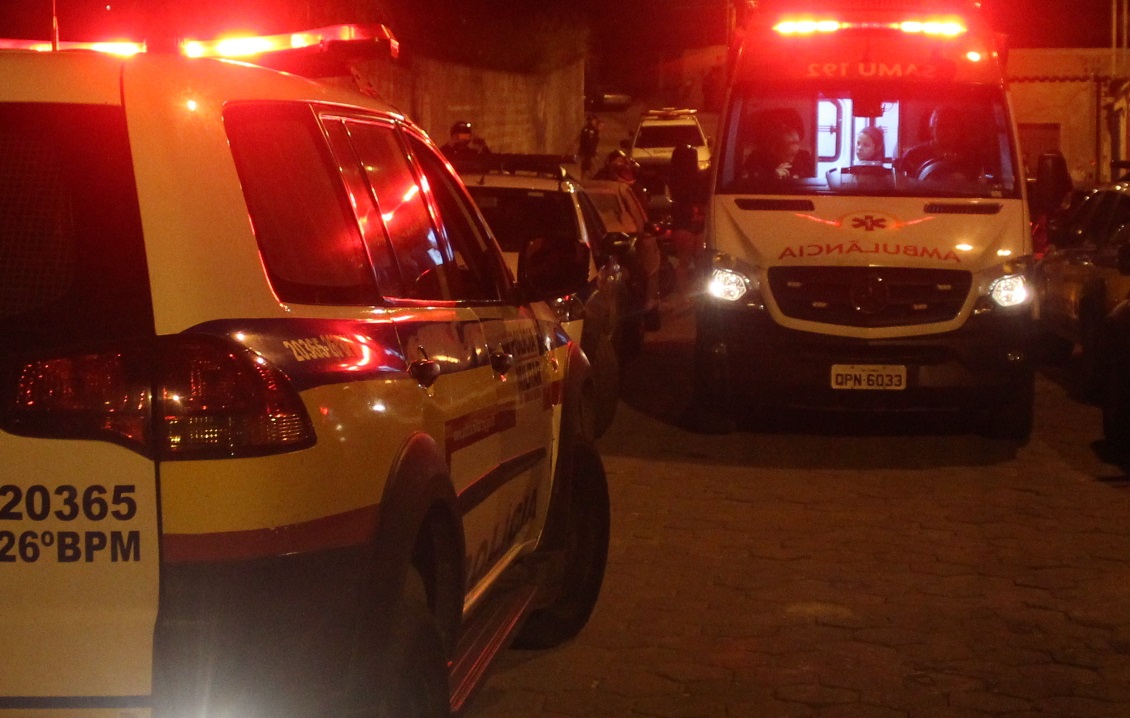 Homem é morto e adolescente baleado no Juca Rosa