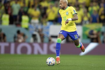 Pelé envia mensagem de apoio a Neymar após eliminação da Copa; confira