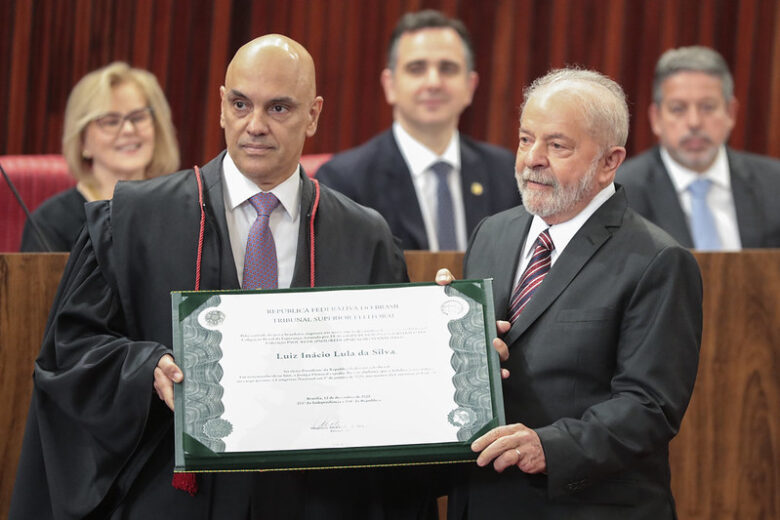 Lula e Geraldo Alckmin são diplomados em cerimônia no TSE