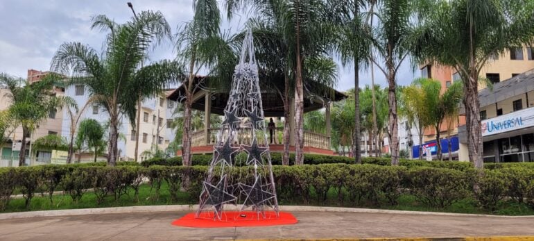 Nove pontos ganham iluminação e decoração especial de Natal em Monlevade