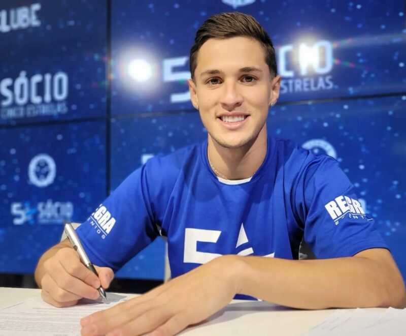 Cruzeiro anuncia a chegada de Mateus Vital por três temporadas