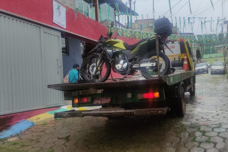 Polícia Militar recupera motocicleta furtada na Vila Santa Rosa