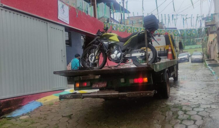 Polícia Militar recupera motocicleta furtada na Vila Santa Rosa