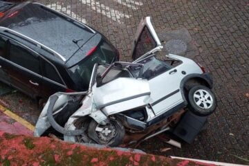 Motorista perde controle da direção, sofre fraturas e é encaminhada ao Pronto-Socorro