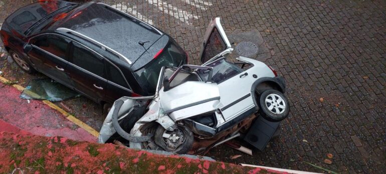 Motorista perde controle da direção, sofre fraturas e é encaminhada ao Pronto-Socorro