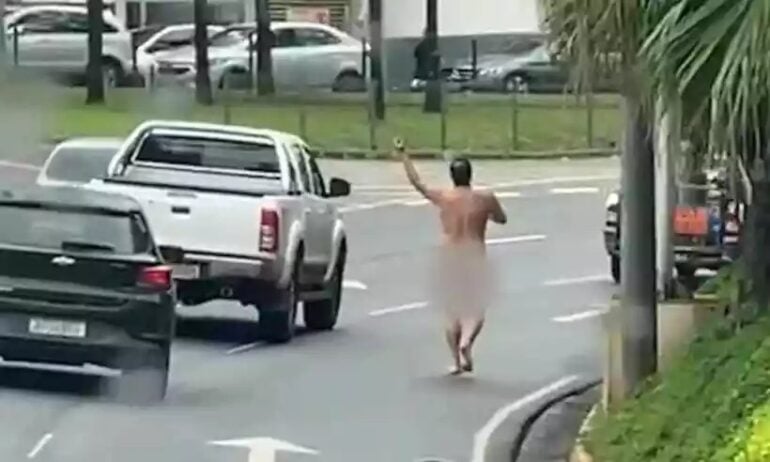 Homem anda nu e ensanguentado em avenida de Belo Horizonte; confira vídeo