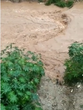 Rompimento de adutora interrompe abastecimento de água nos bairros Chapada e Boa Esperança