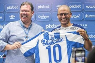 Ídolo do Cruzeiro, Alex é apresentado como novo técnico do Avaí: ‘Motivado’