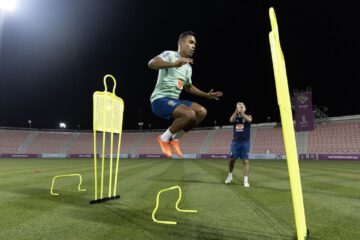 Tite revela que Alex Sandro tem poucas chances de enfrentar a Croácia
