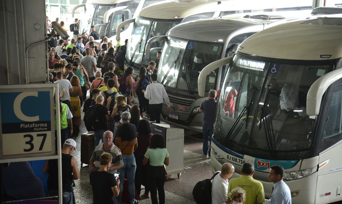 Movimento na rodoviária do Rio de Janeiro se aproxima da pré-pandemia