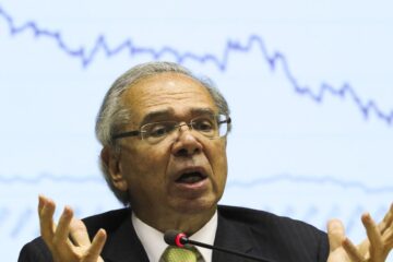 Políticas ruins podem abortar crescimento econômico, diz Guedes