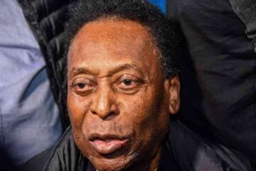 Cercado por familiares, Pelé completa um mês de internação em São Paulo