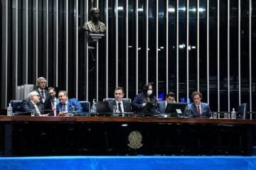 Congresso promulga PEC da Transição