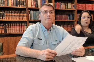 Bolsonaro faz balanço do governo e afirma não apoiar confrontos