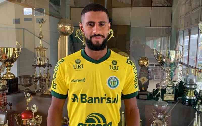 Athletic anuncia contratação de John Lennon, lateral ex-Cruzeiro