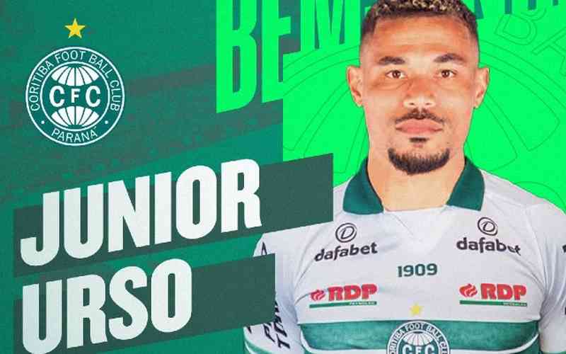 Ex-jogador do Atlético, volante Junior Urso é anunciado pelo Coritiba