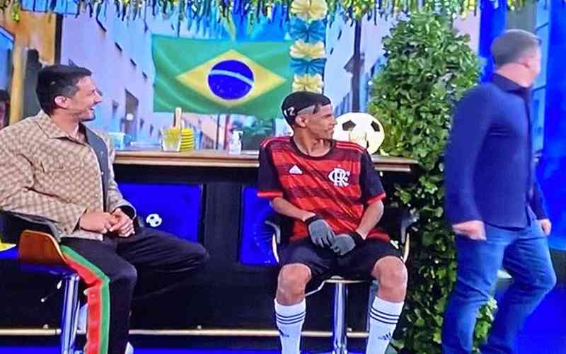 Criticado por usar camisa do Flamengo, Luva de Pedreiro se defende