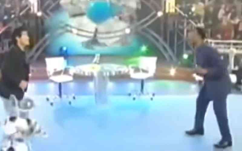 Pelé e Maradona: relembre a tabelinha de cabeça em programa de TV
