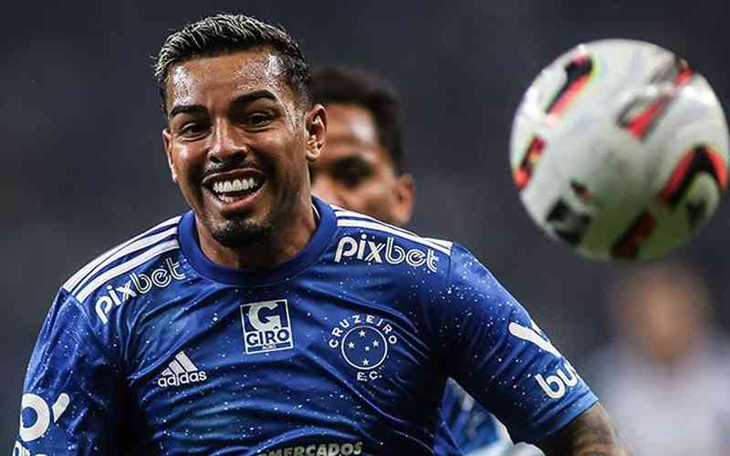 Cruzeiro se despede de Matheus Bidu e relembra golaço de falta; assista