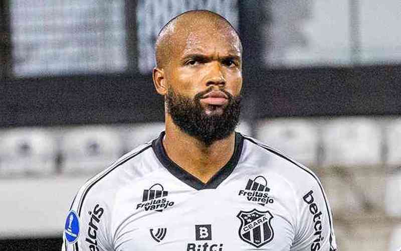 Santos avança por contratação de zagueiro Messias, consultado pelo Cruzeiro