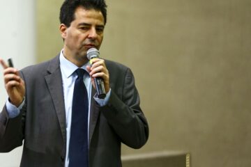 Ministro defende aperfeiçoamento de marcos legais do setor energético