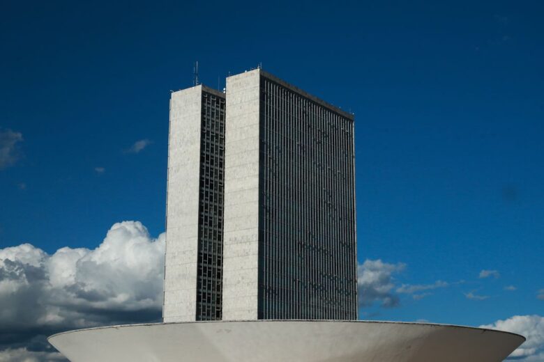 Congresso aprova aumento de 18% para ministros do STF; salário vai para R$ 46,4 mil