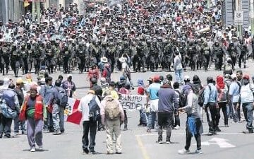 Peru declara emergência de 30 dias e suspende direitos constitucionais