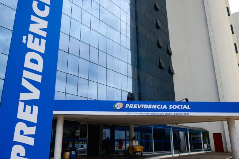 Benefícios do INSS acima do mínimo terão reajuste de 5,93%