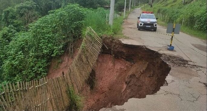 Atenção! Avenida Brasília está totalmente interditada em Monlevade