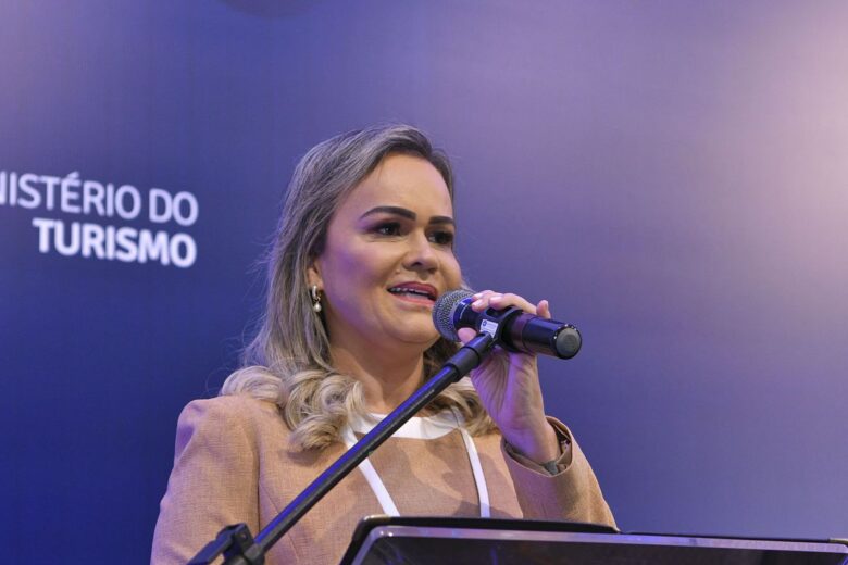 Ministra quer reduzir preço de passagens para incentivar o turismo