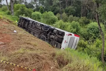 Acidente de ônibus no Paraná deixa ao menos sete mortos