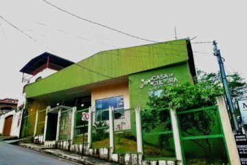 Quer aprender a tocar piano e teclado de graça? Casa de Cultura oferece curso em Monlevade