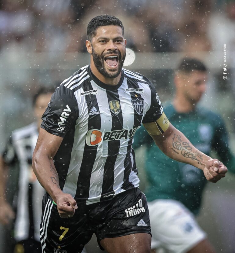 Hulk faz dois de pênalti e Atlético-MG vence a Caldense na estreia no Mineiro