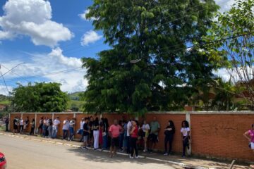 Candidatos fazem a prova de conhecimentos gerais do Vestibular UEMG 2023