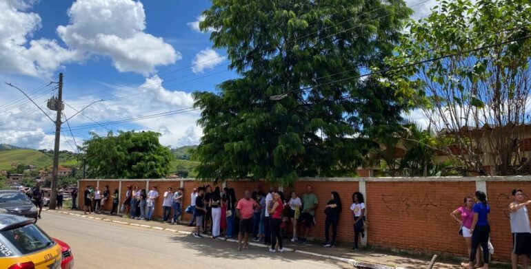 Candidatos fazem a prova de conhecimentos gerais do Vestibular UEMG 2023