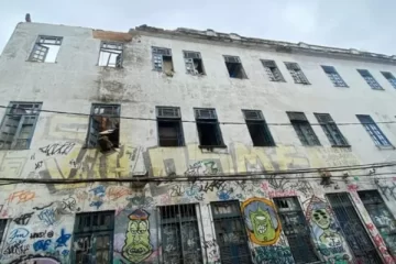 Desabamento parcial de prédio deixa um ferido na Lapa