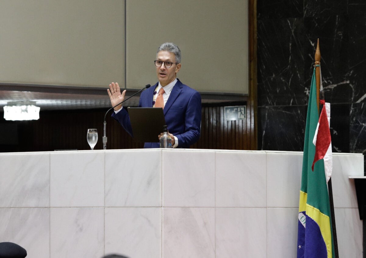 Proposta de Romeu Zema prevê congelamento de salários e concursos por nove anos