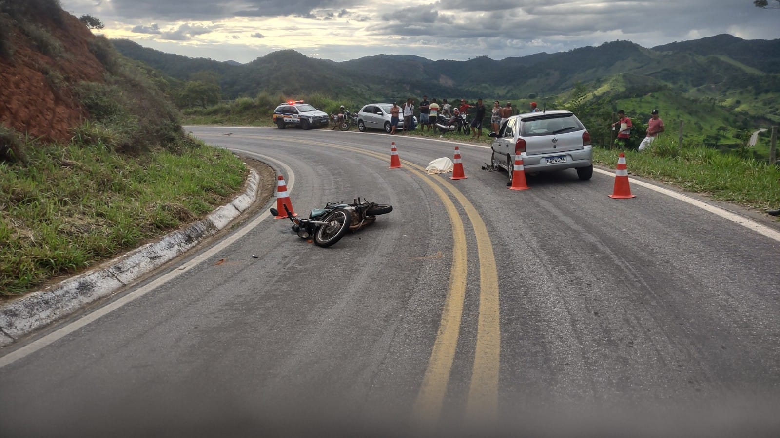 Jovem de 18 anos morre em acidente na AMG-1205, em Ferros