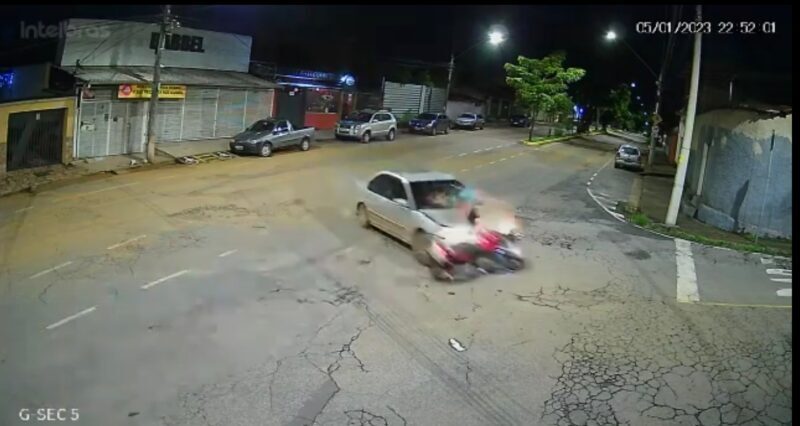 Motorista foge sem prestar socorro após provocar acidente na Avenida Ipiranga