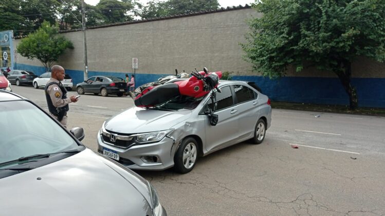 Motociclista fica ferido em acidente na Avenida Ipiranga