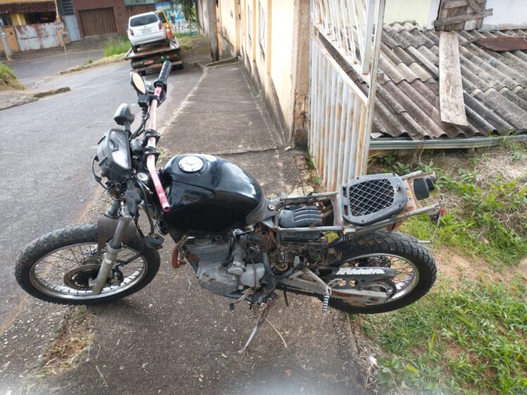 PM recupera motocicleta e apreende adolescentes no Valença