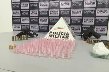 PM apreende revólver, pistola e drogas no Santa Marta