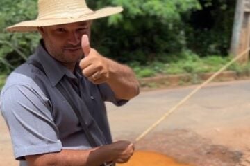 Após se maquiar de palhaço, vereador se passa por pescador para fazer denúncia