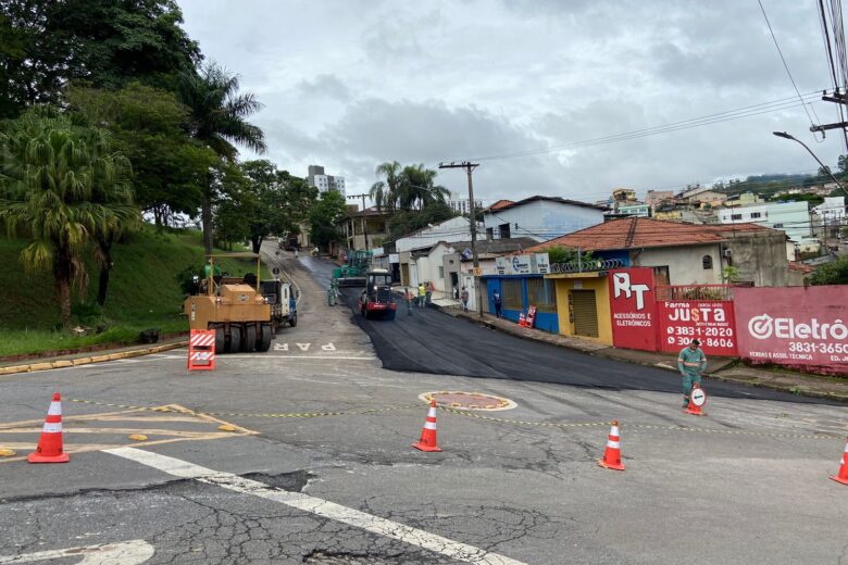 Rua Salvino Pascoal passa por obras de recapeamento do asfalto