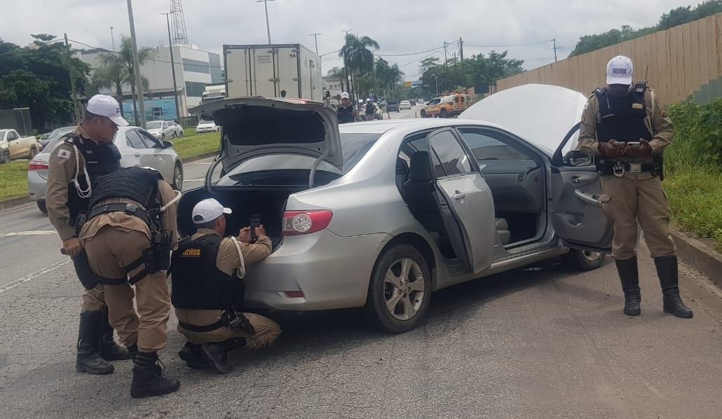 BR-381: PMRv apreende Corolla com sinais identificadores adulterados