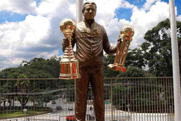 Filho de Telê se emociona com tributo ao pai e pede estátua para Muricy