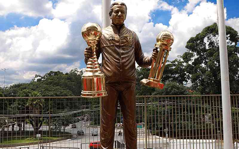 Filho de Telê se emociona com tributo ao pai e pede estátua para Muricy